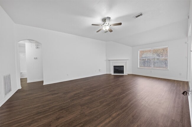 Building Photo - 16122 Cypress Point Dr