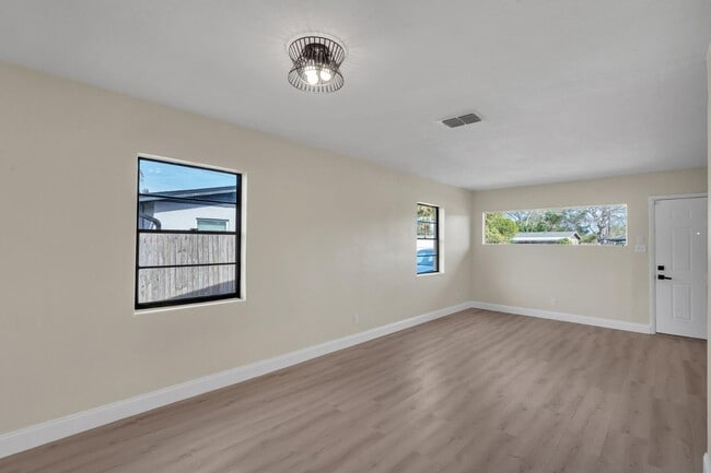 Building Photo - 7514 Mandarin Dr