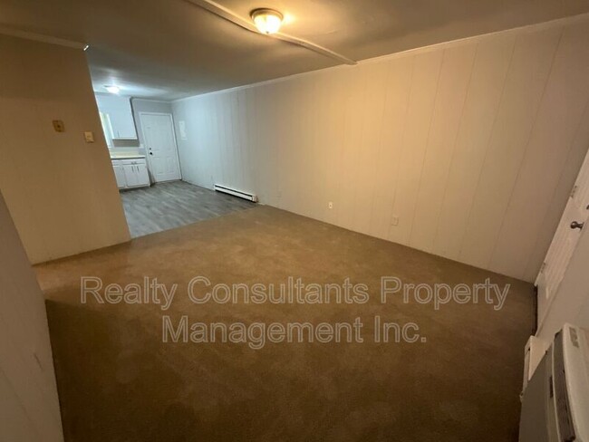 Building Photo - 113 Cox Ave