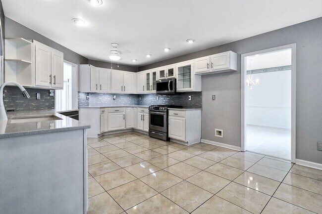 Building Photo - Beautiful 5 bedroom home in Grassfield Area of Chesapeake, VA