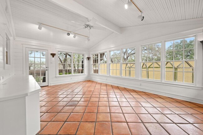 Building Photo - 2807 Hatley Dr