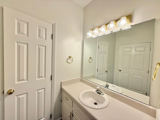 Building Photo - Private 3BD, 2.5BA Home Near Downtown Clayton