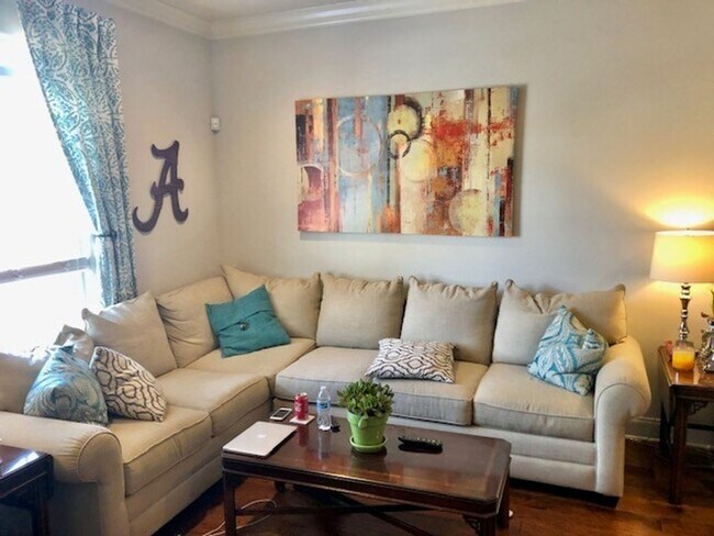 Building Photo - Oxford Mississippi 3BR, 3.5 BA condo in Creekside.