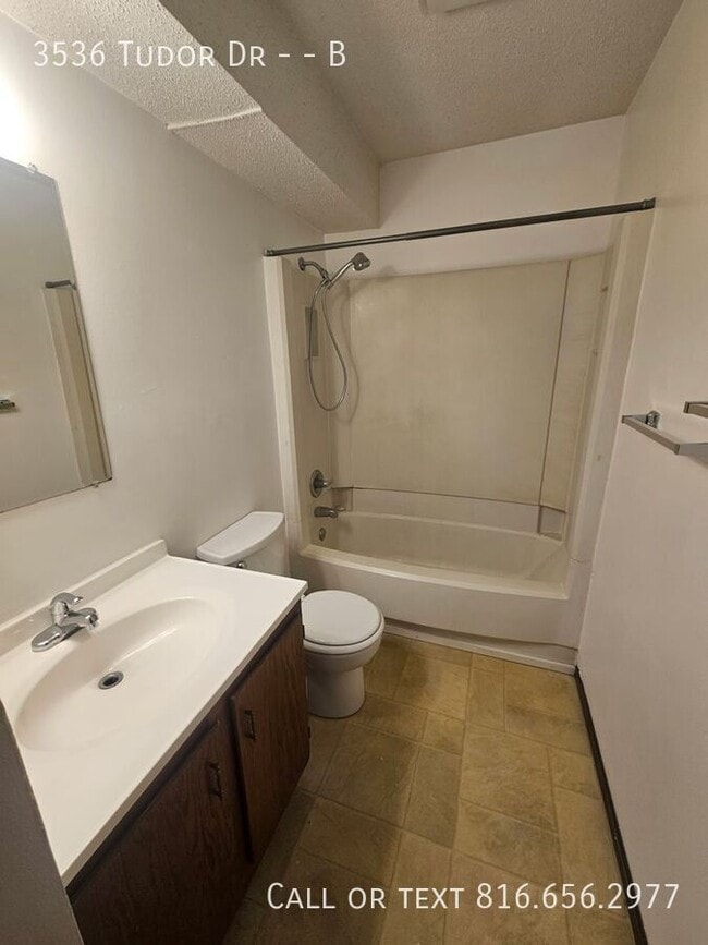 Building Photo - 3536 Tudor Dr