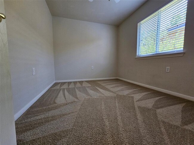 Building Photo - 5605 Bentsen Ln