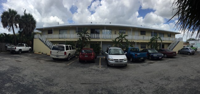 Building Photo - 1947 Ricardo Ave