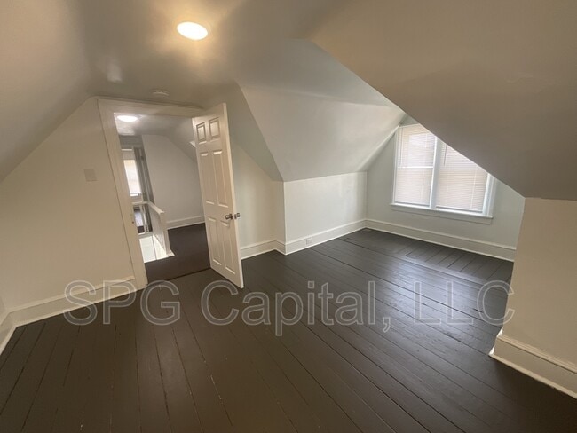 Building Photo - 262 E Garfield St