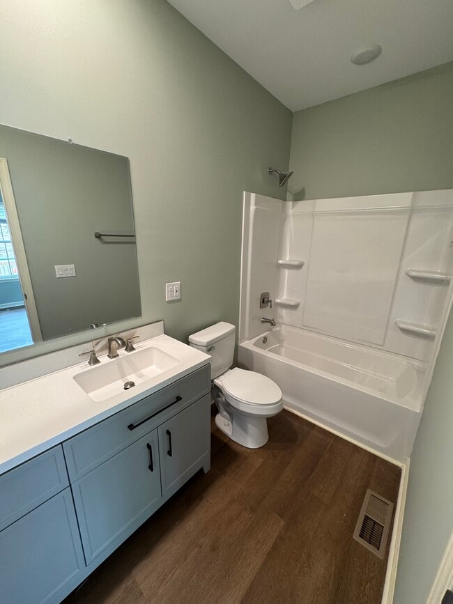 Building Photo - 260 Cedar St