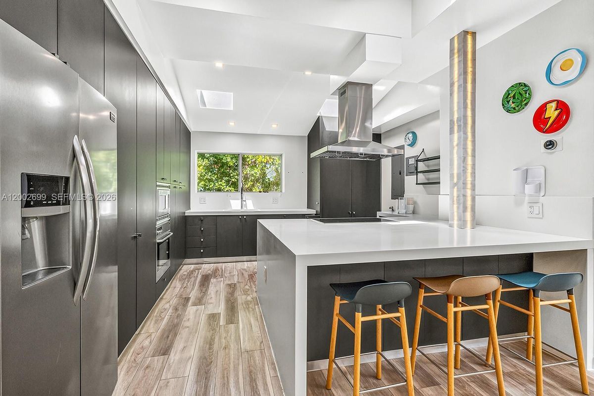 Building Photo - 570 NE 52nd Terrace