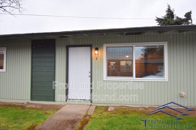 Building Photo - 742 SE 13th Ave