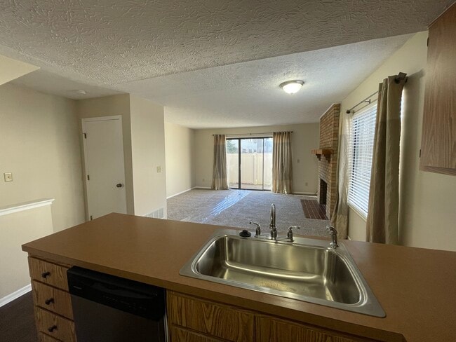 Building Photo - 2618 Cedar Lake Dr