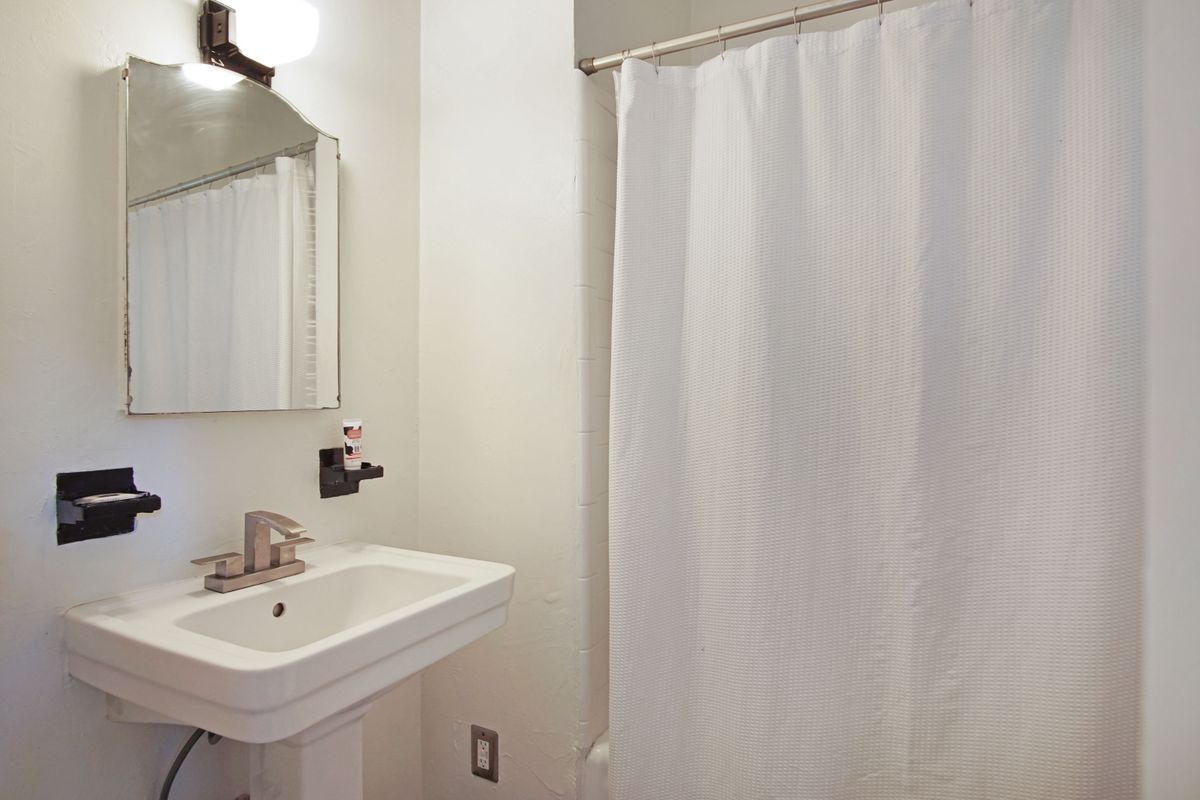 Building Photo - 1647 Lake Ella Dr