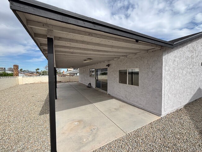 Building Photo - Beautiful 3Bed/2Bath Home located in South...