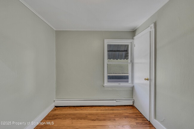 Building Photo - 19 W Bergh St