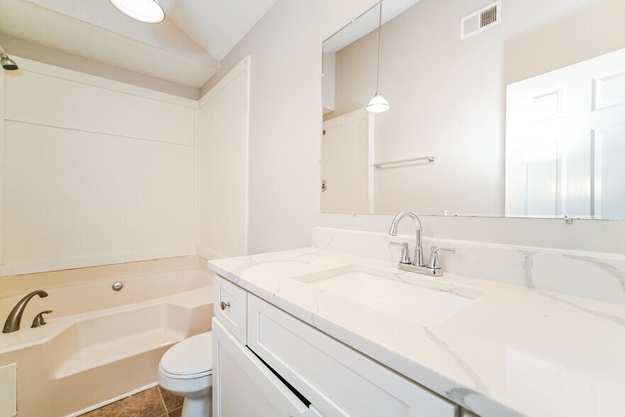 Building Photo - 3069 Oakvale Heights