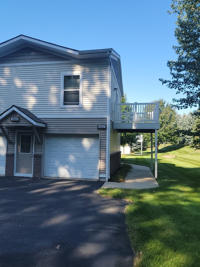 Building Photo - 6026 E Fieldstone Hills Dr