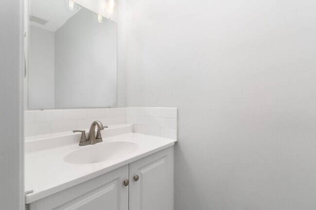 Building Photo - 27 Cottonwood St