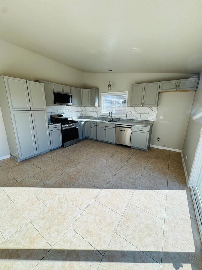 Building Photo - A Bright and Beautiful Place to Call Home