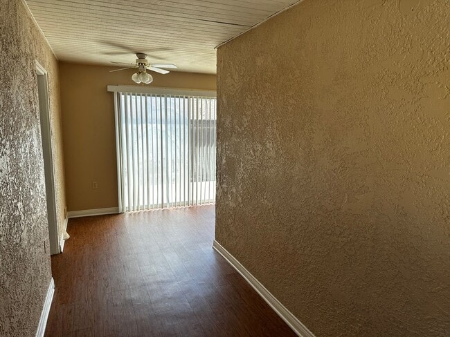 Building Photo - Riverside Home For Rent- 3 bedrooms!