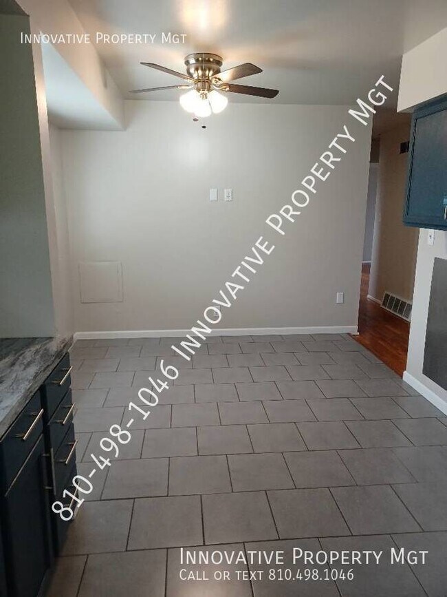 Building Photo - 3 bedroom 1 bath spacious home! newly reno...