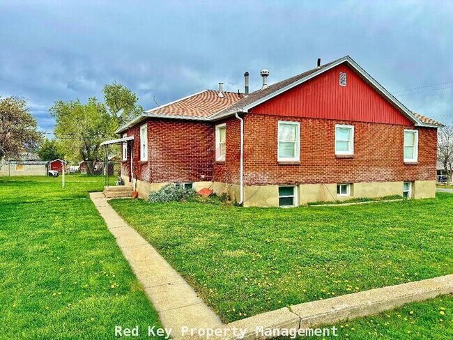 Building Photo - Utah Ave Triplex #2