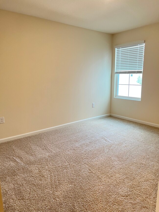 Building Photo - 221 Talulla Trl