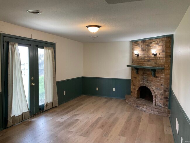 Building Photo - 5425 Hewitt Ln