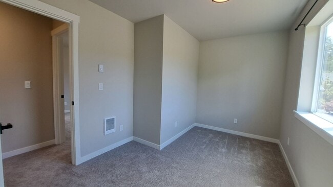 Building Photo - 3111 E Camellia Way