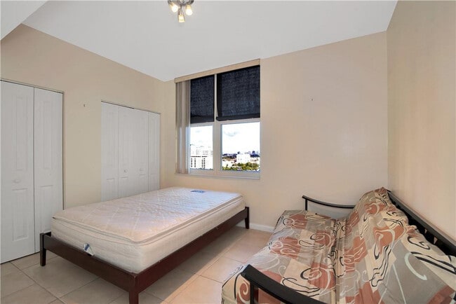 Building Photo - 511 SE 5 Ave