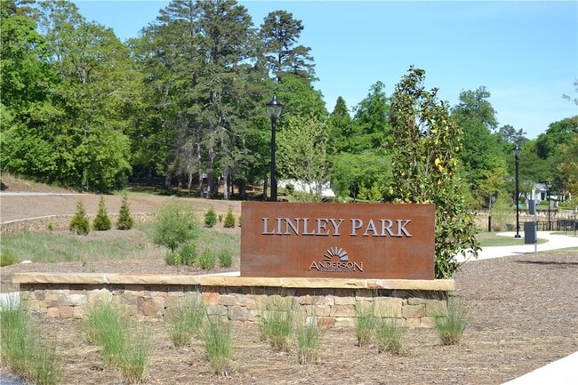 Building Photo - 205 E Broad St