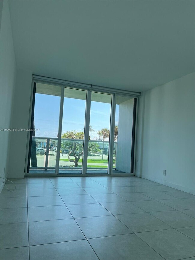 Building Photo - 333 NE 21st Ave