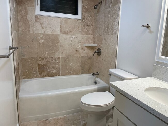Building Photo - Newly Renovated 2-Bedroom Condo with Ala W...