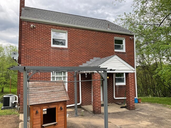 Building Photo - 3 Bedroom - Peaceful Living Just Minutes f...