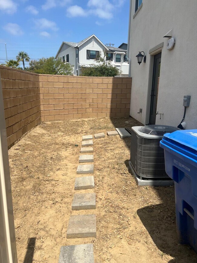 Building Photo - 27717 Stonehurst Ln