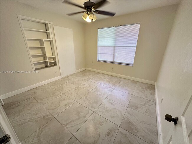 Building Photo - 1770 NE 148th St