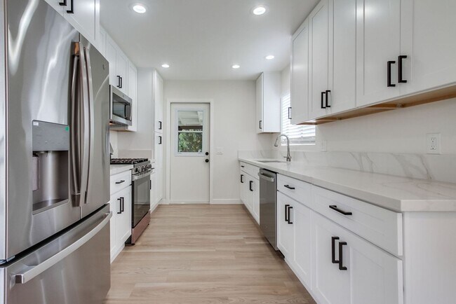 Building Photo - Charming Fully Remodeled 3-Bedroom Home in...