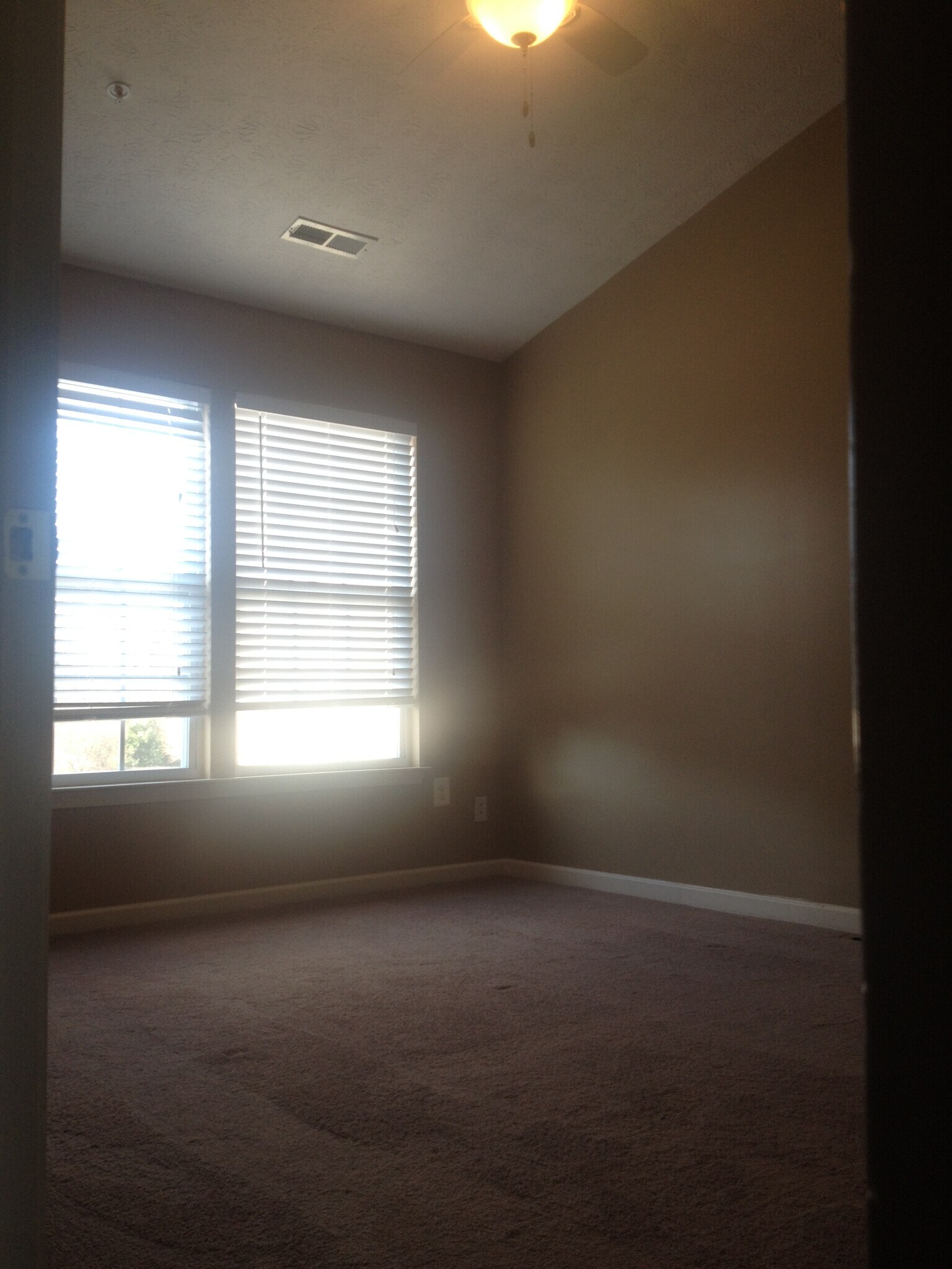 Building Photo - 328 Kestrel Dr