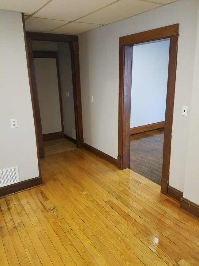 Building Photo - 1002 Burr