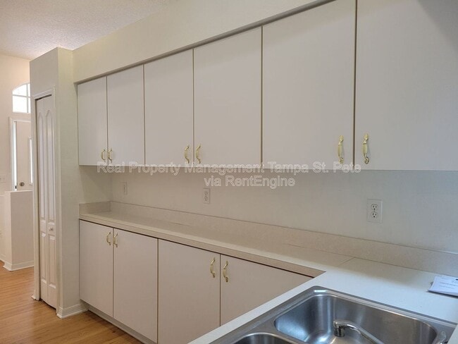 Building Photo - 12514 Hollybrook Ln