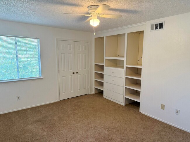 Building Photo - 5321 Pinewilde Dr