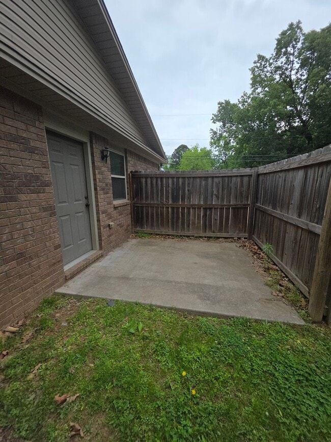 Building Photo - 224 E N St