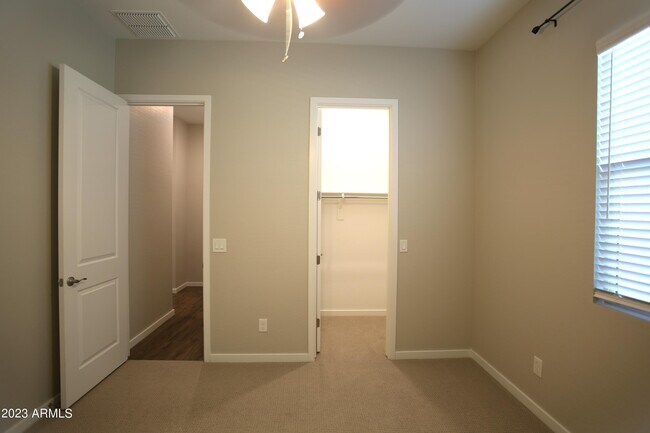 Building Photo - 1201 E Cherrywood Pl