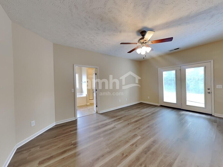 Building Photo - 1006 Middleton Ln