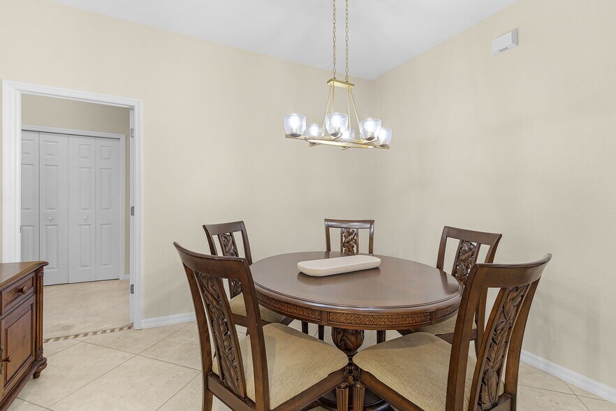 Building Photo - 9651 Spanish Moss Way