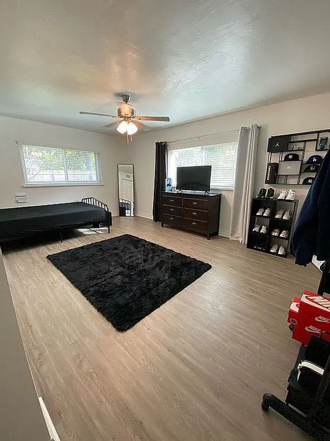 Building Photo - Modern Comfort Meets Classic Charm – Spacious Alachua Rental