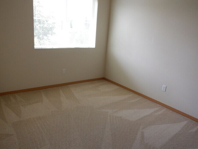 Building Photo - 2320 Simmons St