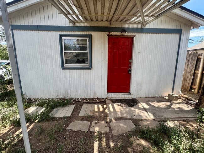 Building Photo - 1413 S Ong St