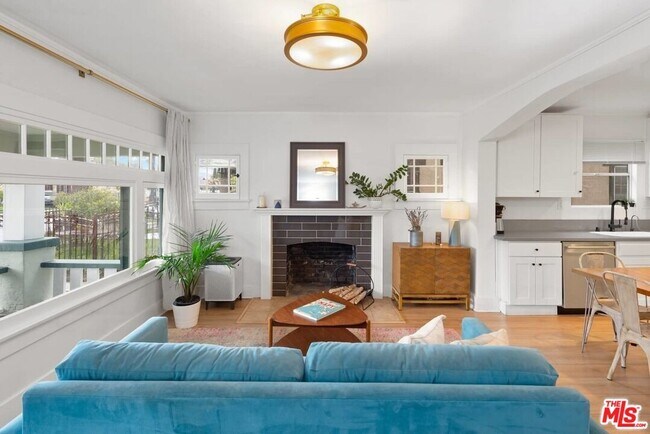 Building Photo - 1728 W 39th St