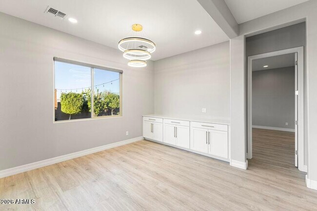 Building Photo - 11086 W Hadley St