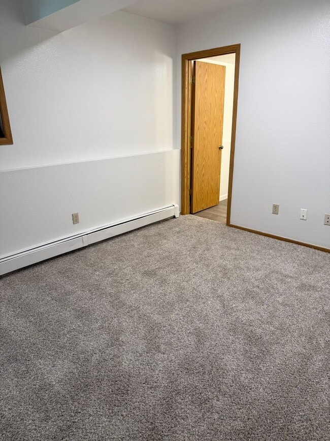 Building Photo - Move in BONUS- 2 weeks FREE! | New kitchen...